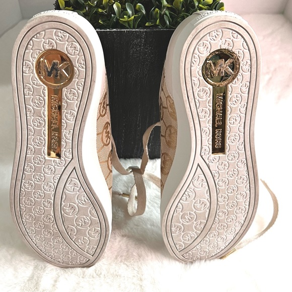 Michael Kors City MK Logo Sneakers Color is Vanilla Size 7 - Picture 5 of 16